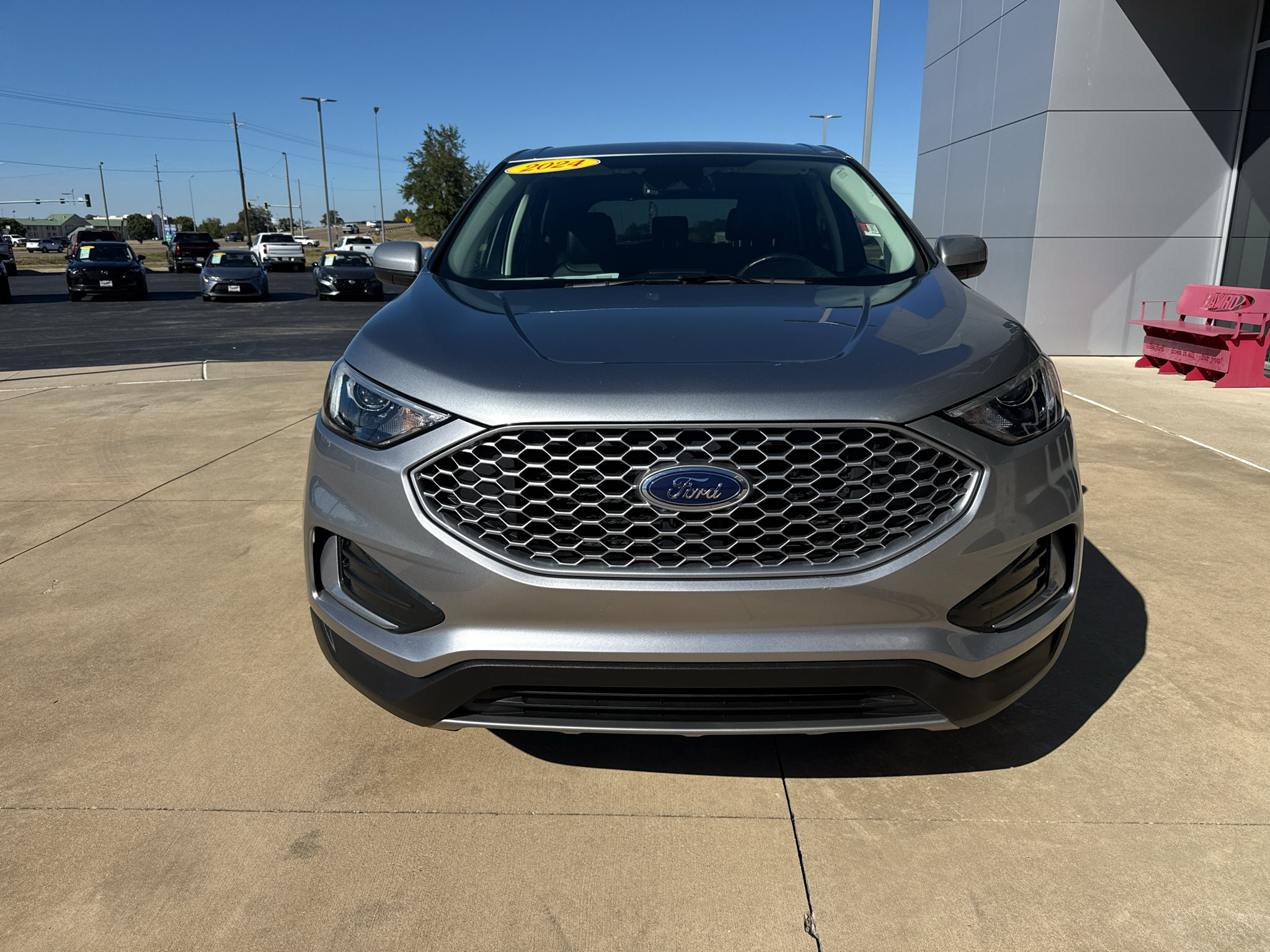 Used 2024 Ford Edge SEL AWD/4WD image 2