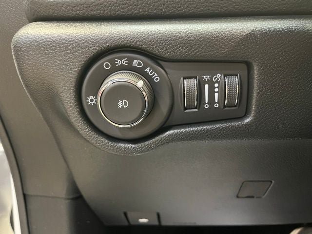 New 2026 Chrysler Pacifica Select FWD image 15