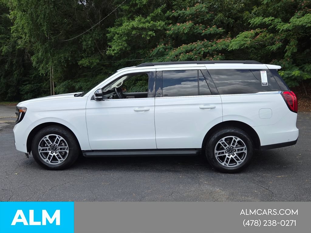Used 2025 Ford Expedition Active AWD/4WD image 2