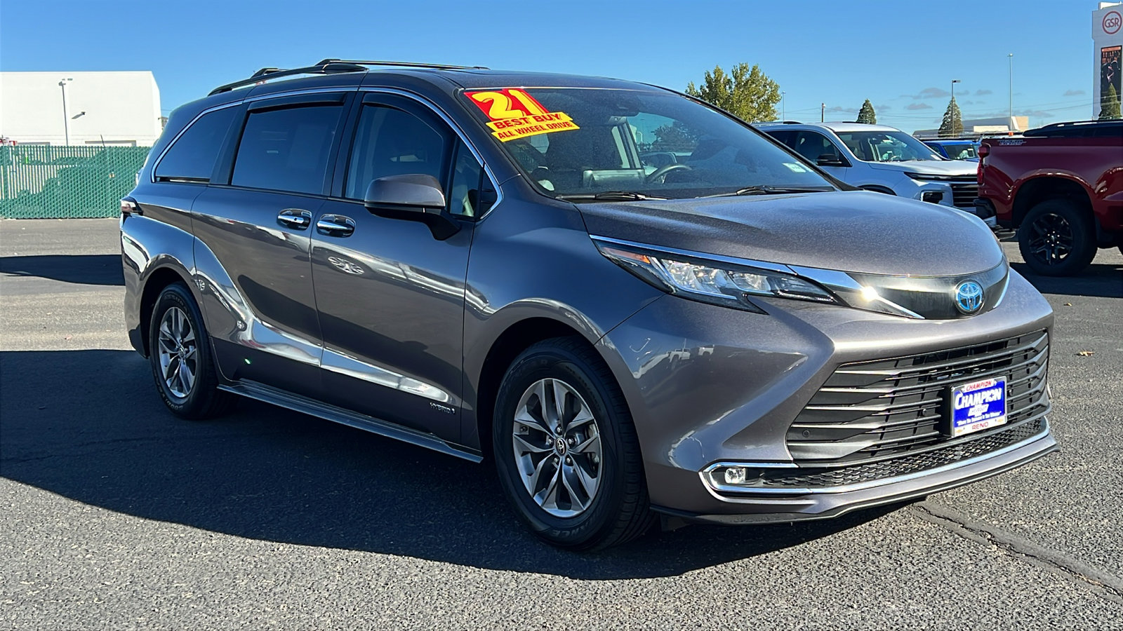 Used 2021 Toyota Sienna XLE image 3