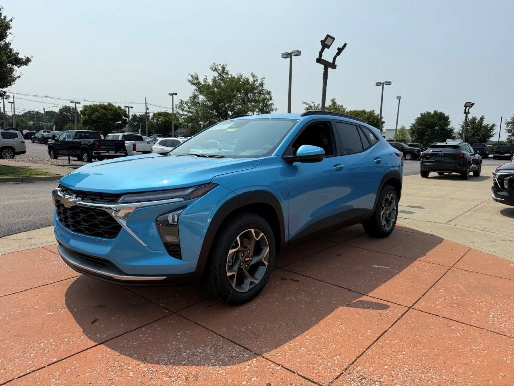 New 2026 Chevrolet Trax LT w/ Driver Confidence Package FWD image 3