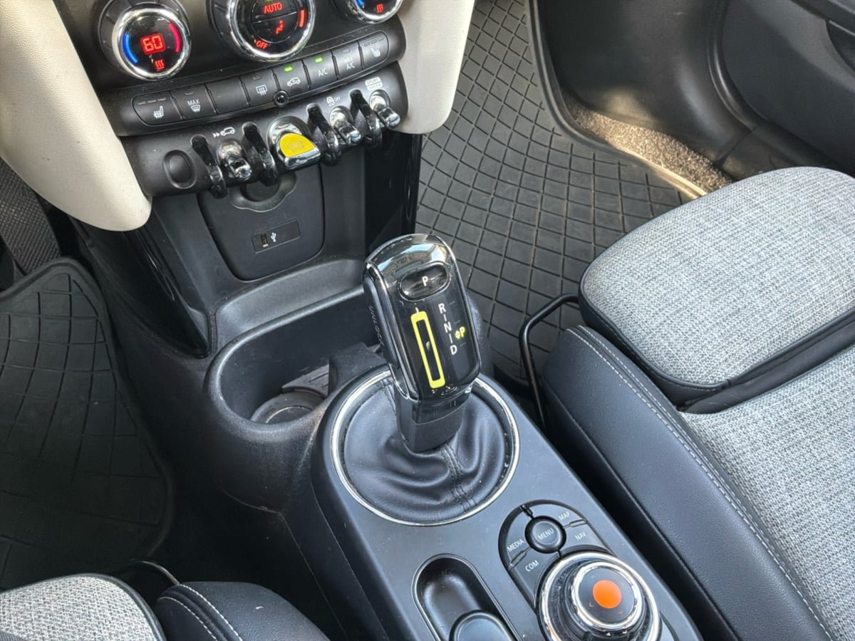Used 2020 MINI Cooper SE w/ 6.5" Touchscreen Package FWD image 18