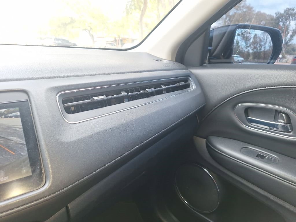 Used 2021 Honda HR-V EX-L image 3