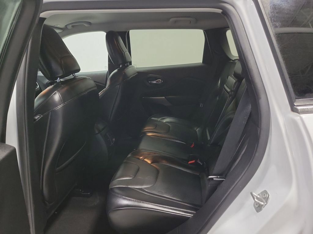 Used 2019 Jeep Cherokee Limited image 25