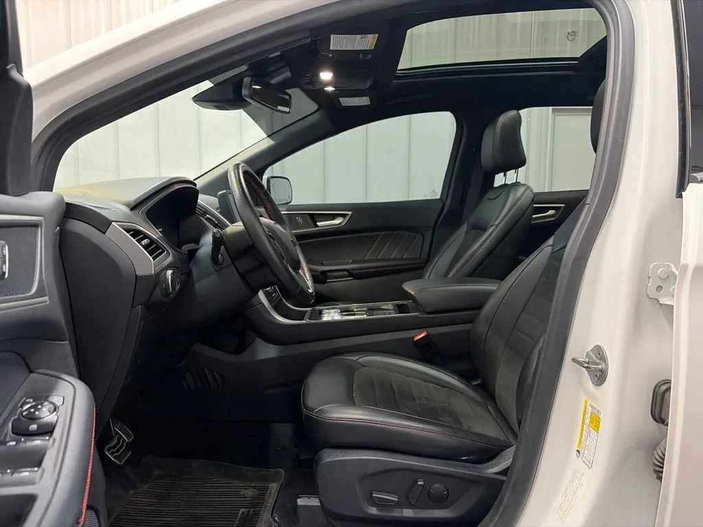 Used 2022 Ford Edge ST-Line w/ Cold Weather Package AWD/4WD image 11