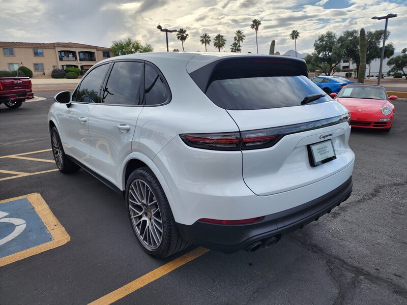 Used 2022 Porsche Cayenne Platinum Edition AWD/4WD image 5