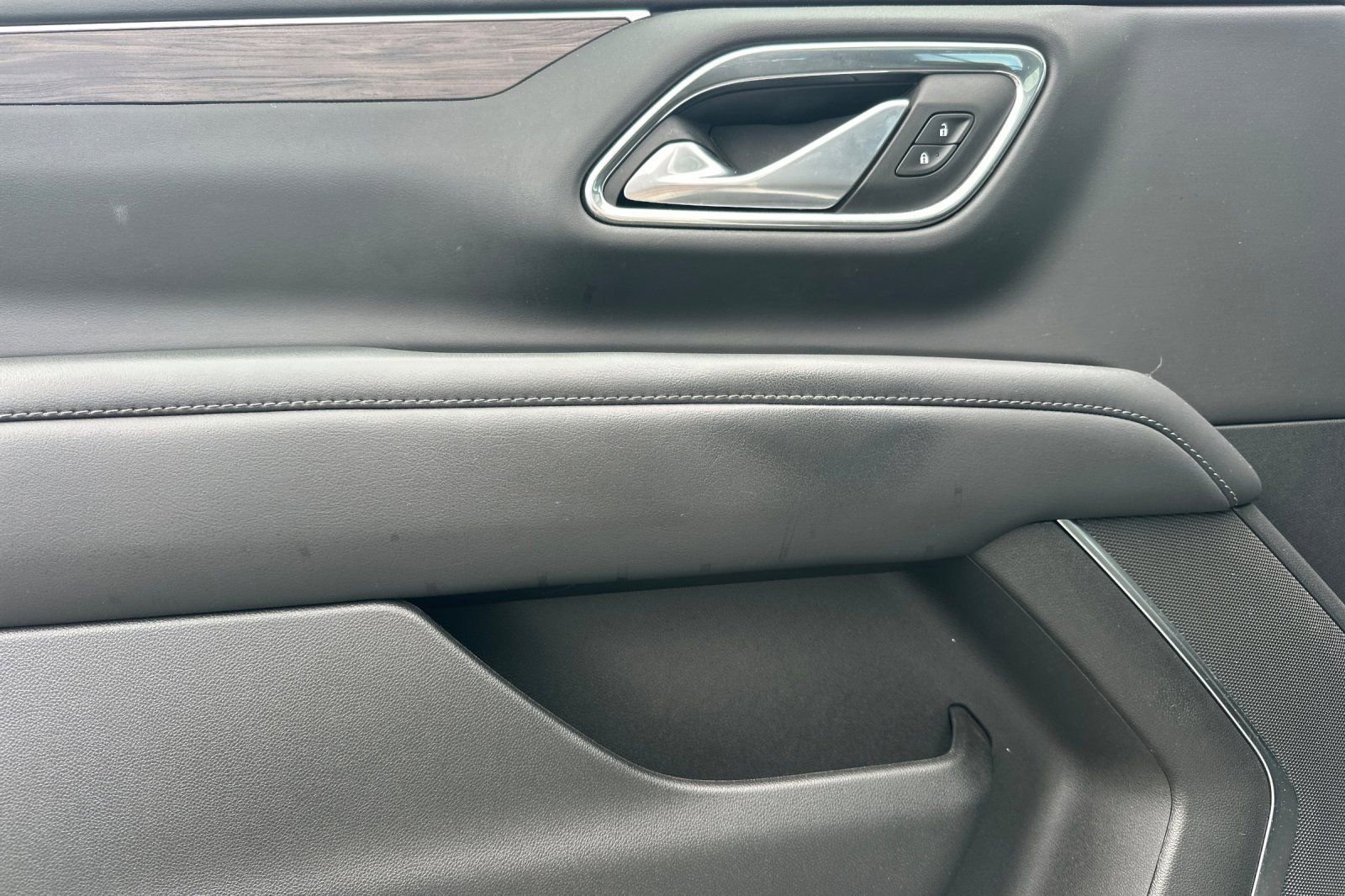 Used 2022 Chevrolet Tahoe Z71 w/ Z71 Off-Road Package AWD/4WD image 11