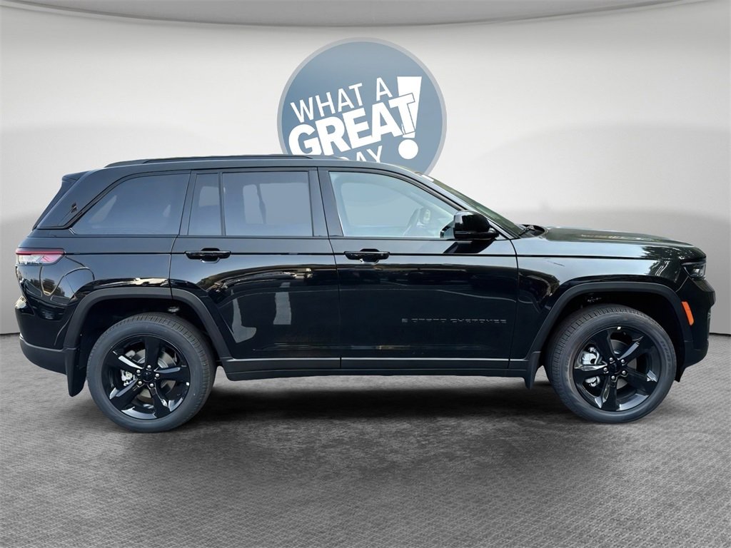 New 2025 Jeep Grand Cherokee Limited w/ Black Appearance Package image 2