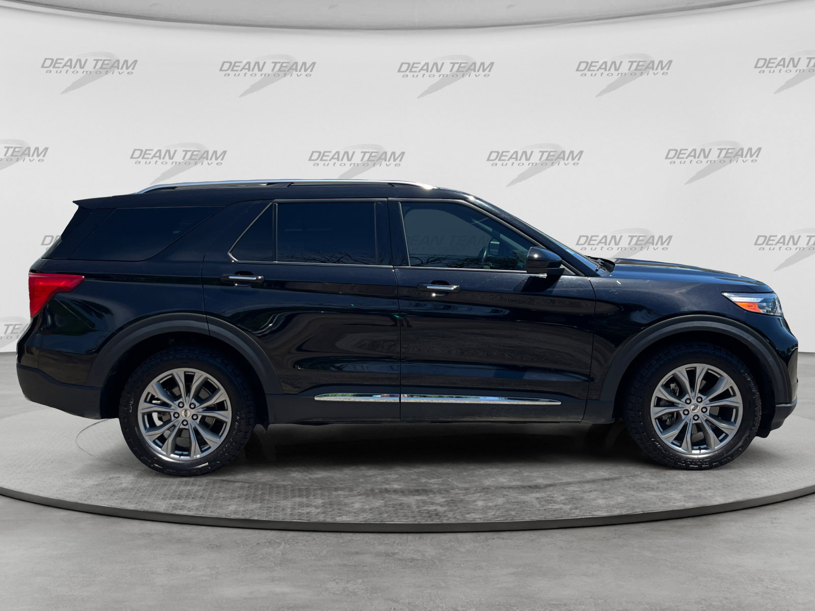 Used 2023 Ford Explorer Limited AWD/4WD image 8