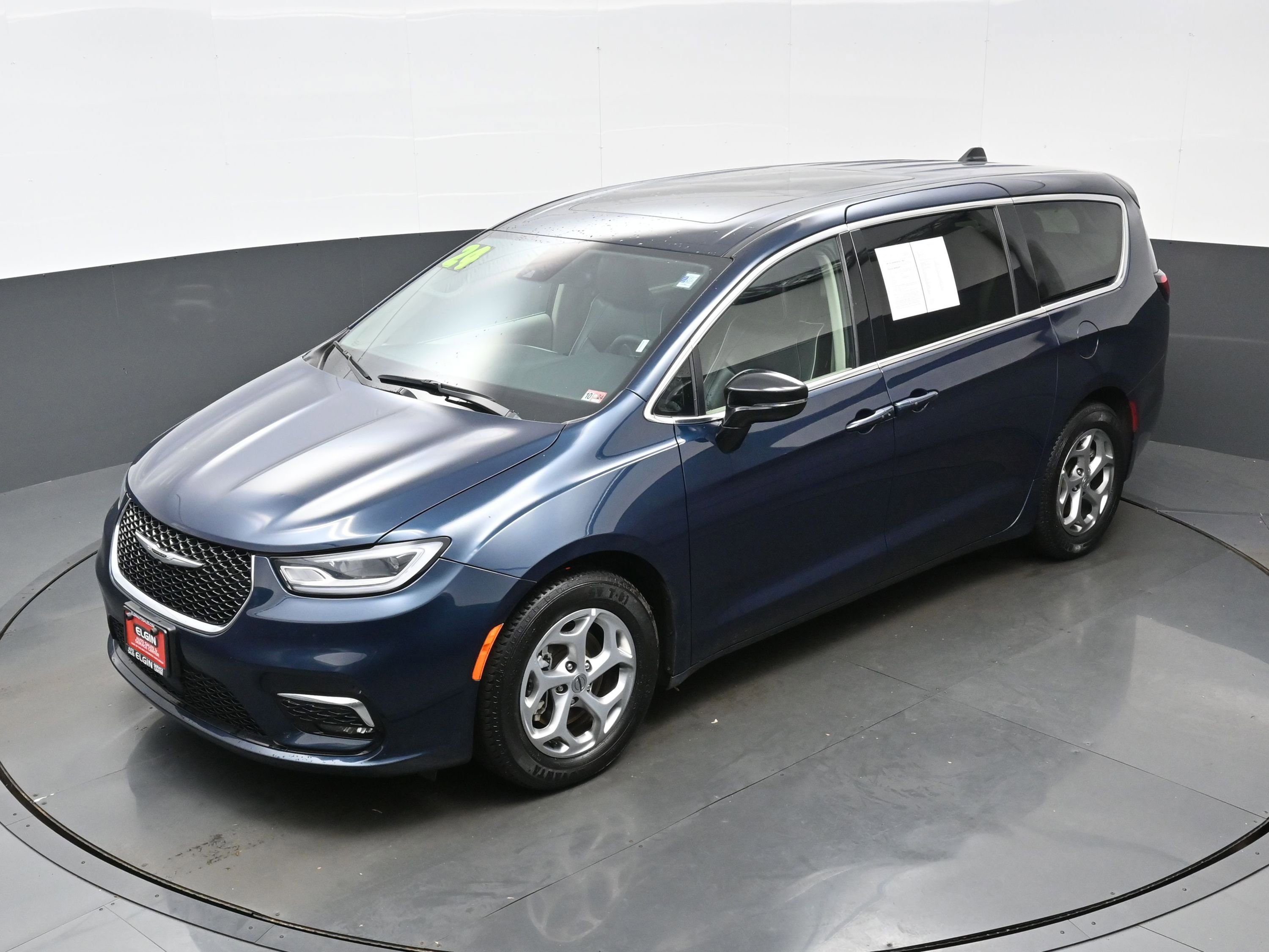 Used 2024 Chrysler Pacifica Limited image 32