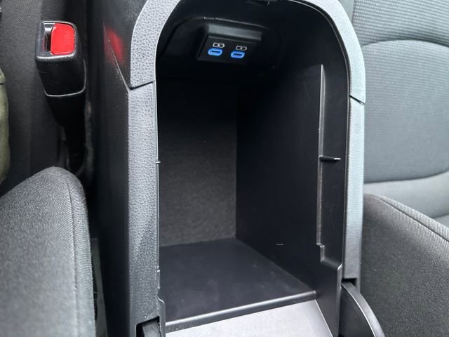 Used 2022 Toyota RAV4 LE image 19