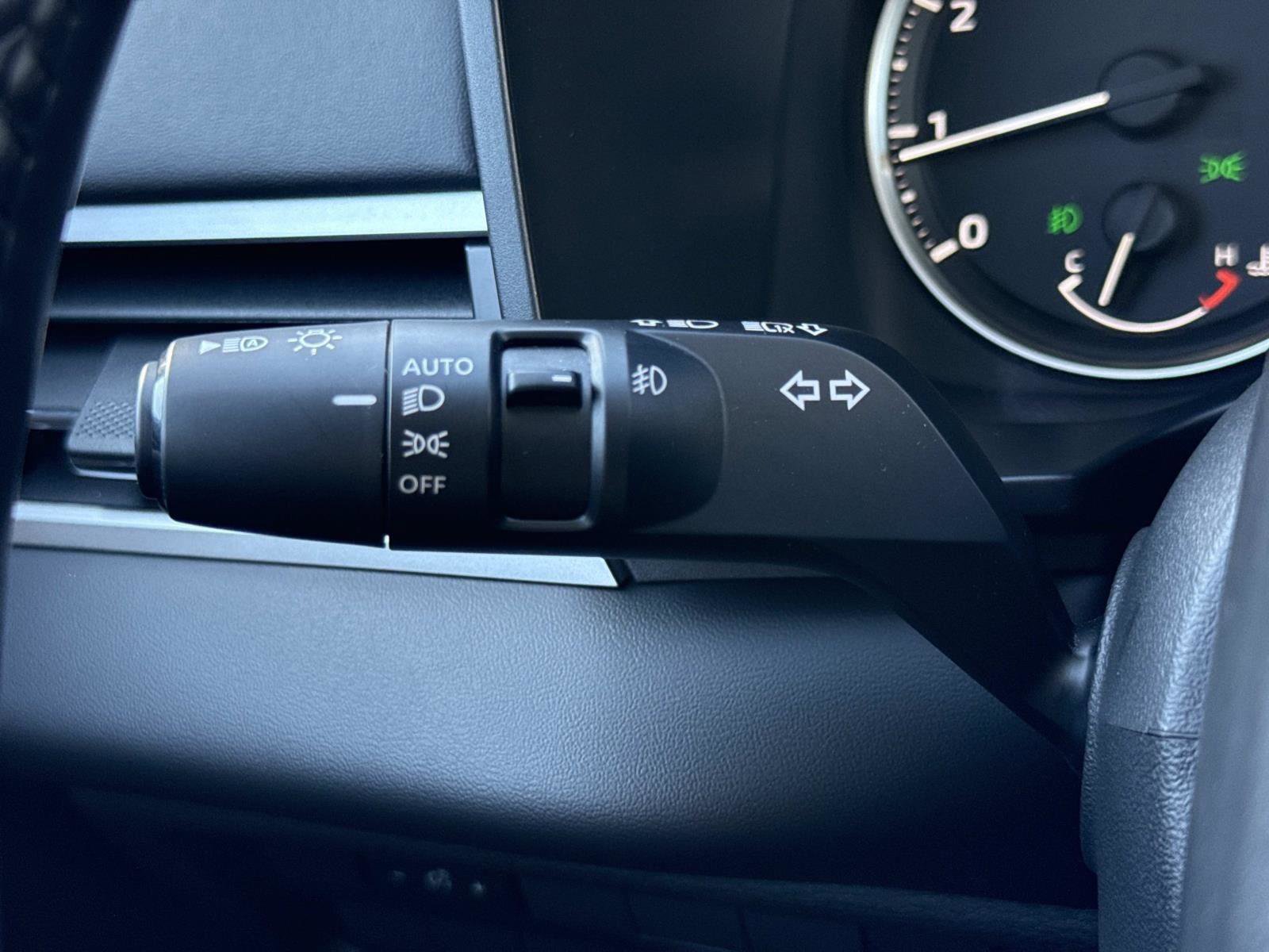 Used 2025 Mitsubishi Outlander SE image 9