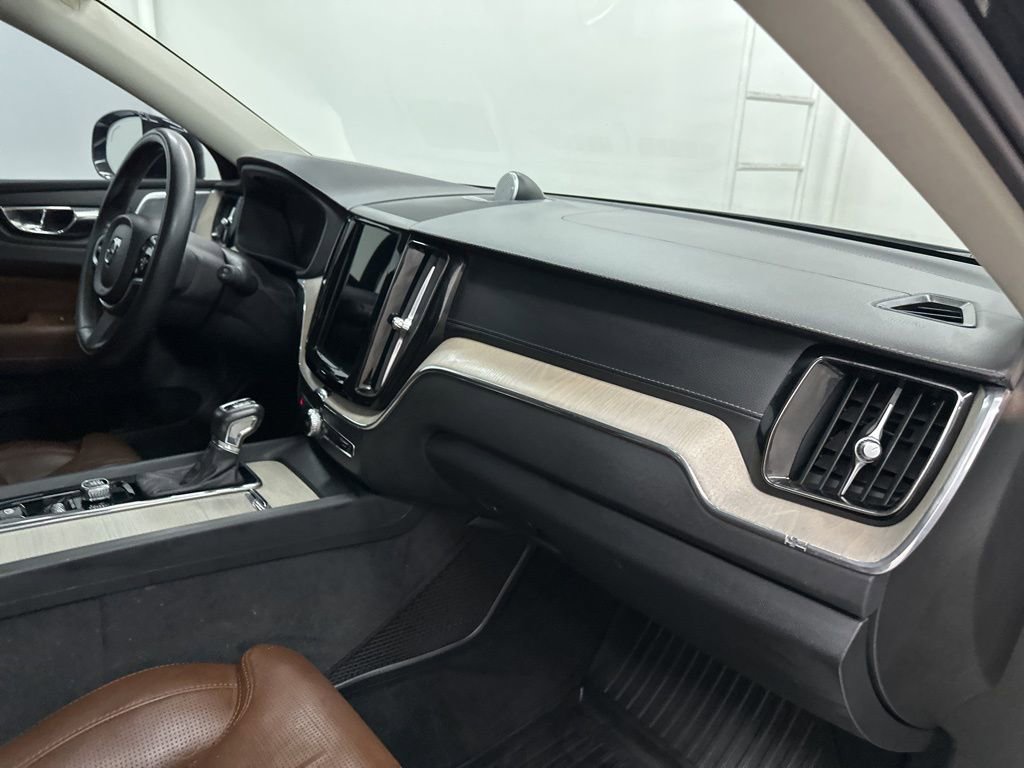 Used 2018 Volvo XC60 T6 Inscription w/ Luxury Seat Package image 23