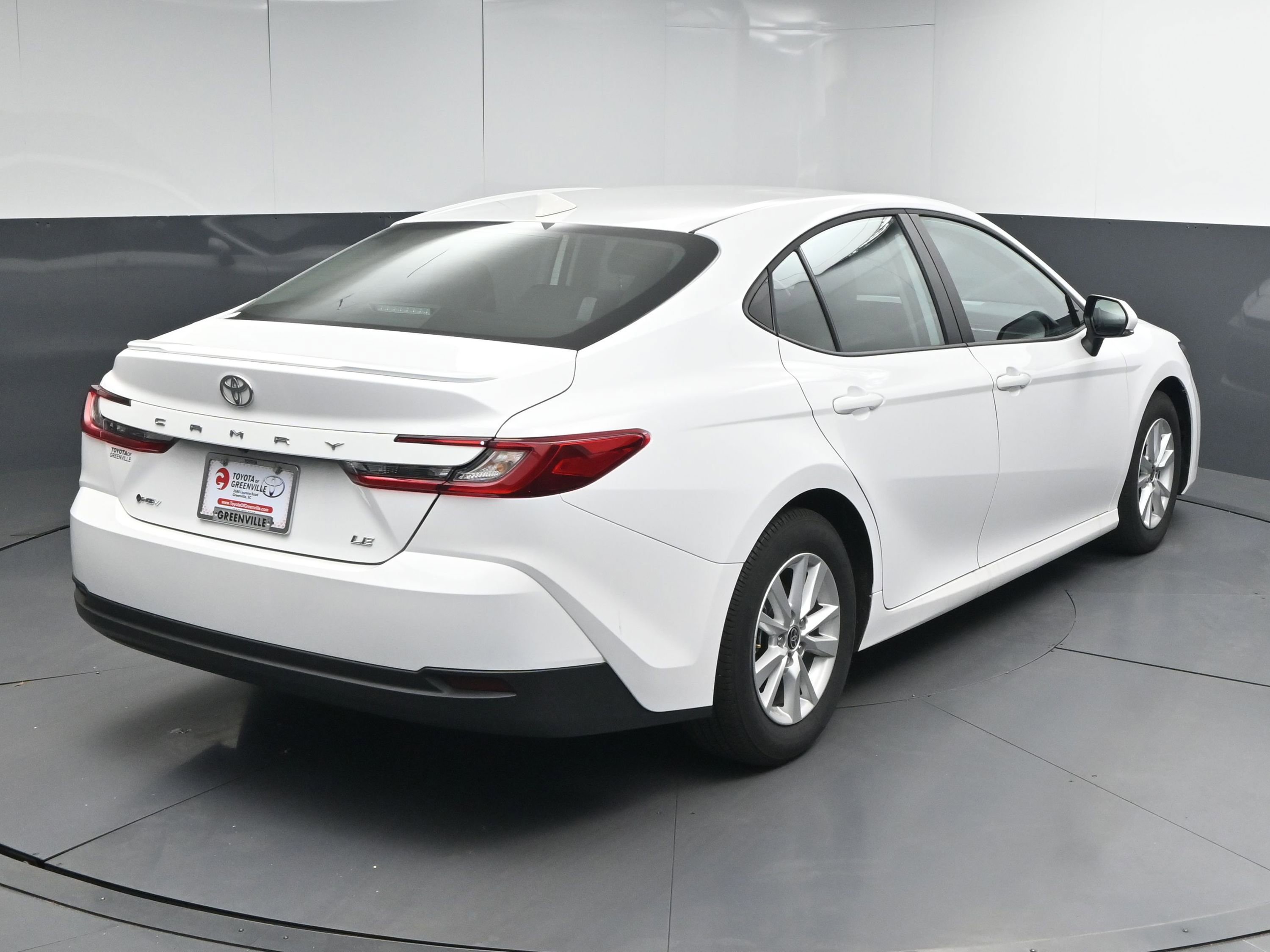 Used 2025 Toyota Camry LE w/ Convenience Package image 8