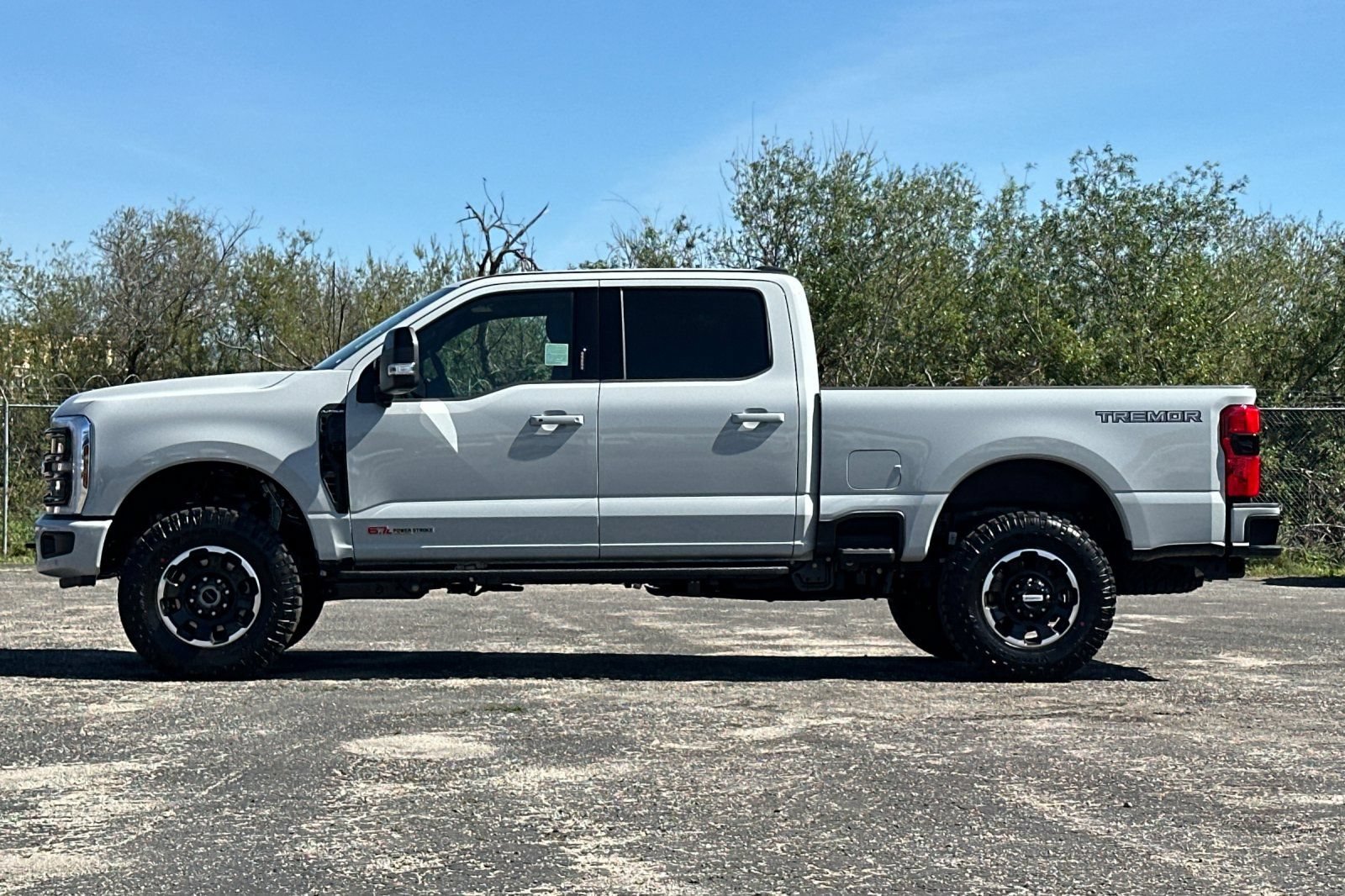 New 2026 Ford F350 Platinum w/ Tremor Off-Road Package AWD/4WD image 6