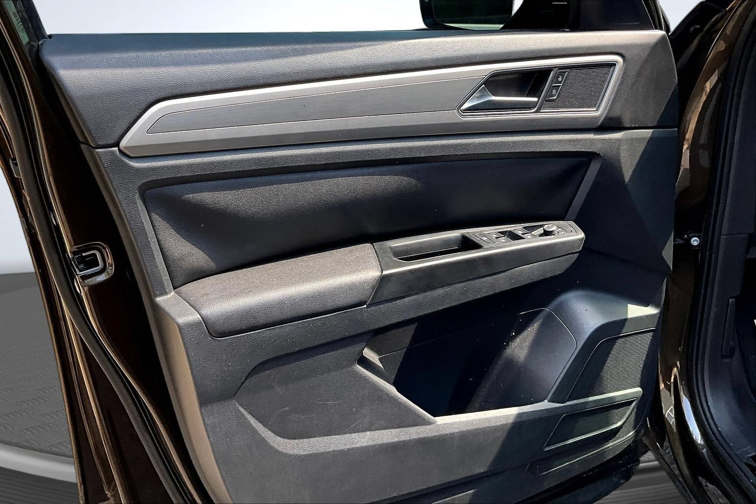 Used 2019 Volkswagen Atlas SE w/ Towing Package FWD image 16