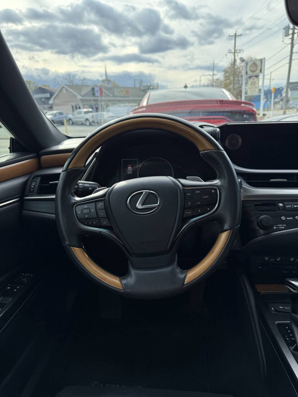 Used 2020 Lexus ES 300h w/ Luxury Package image 12