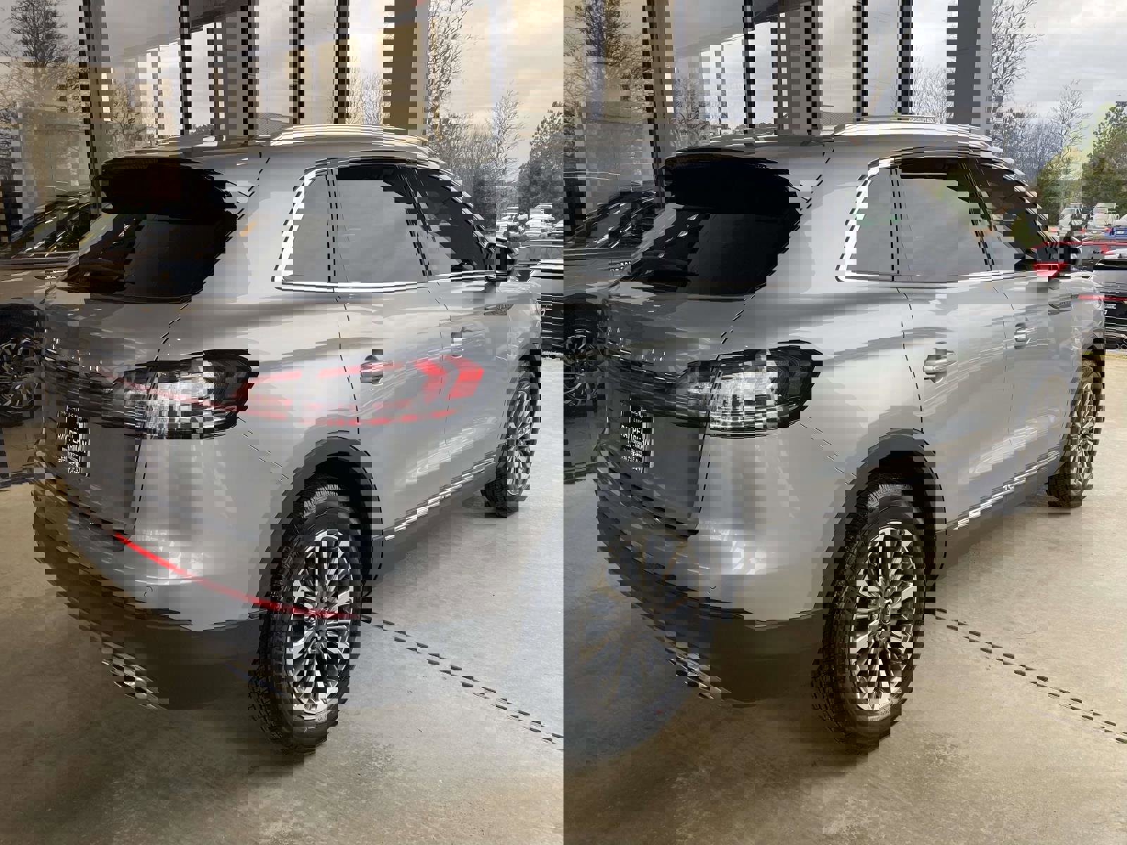 Certified 2021 Lincoln Nautilus FWD w/ Equipment Group 101A image 3