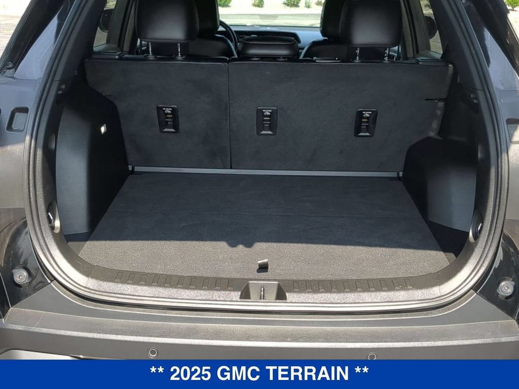 Used 2025 GMC Terrain Elevation w/ Elevation Premium Package AWD/4WD image 5