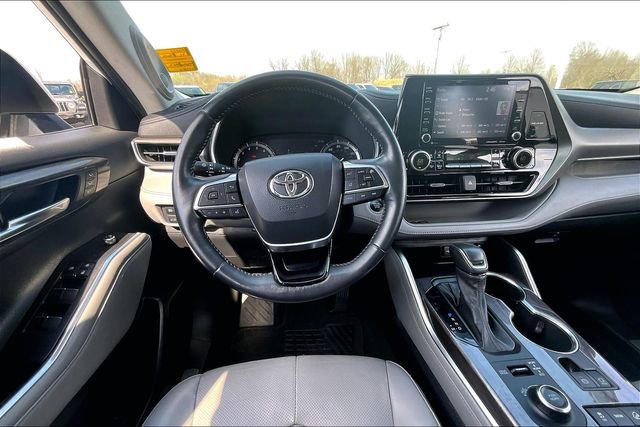 Used 2021 Toyota Highlander Limited image 8