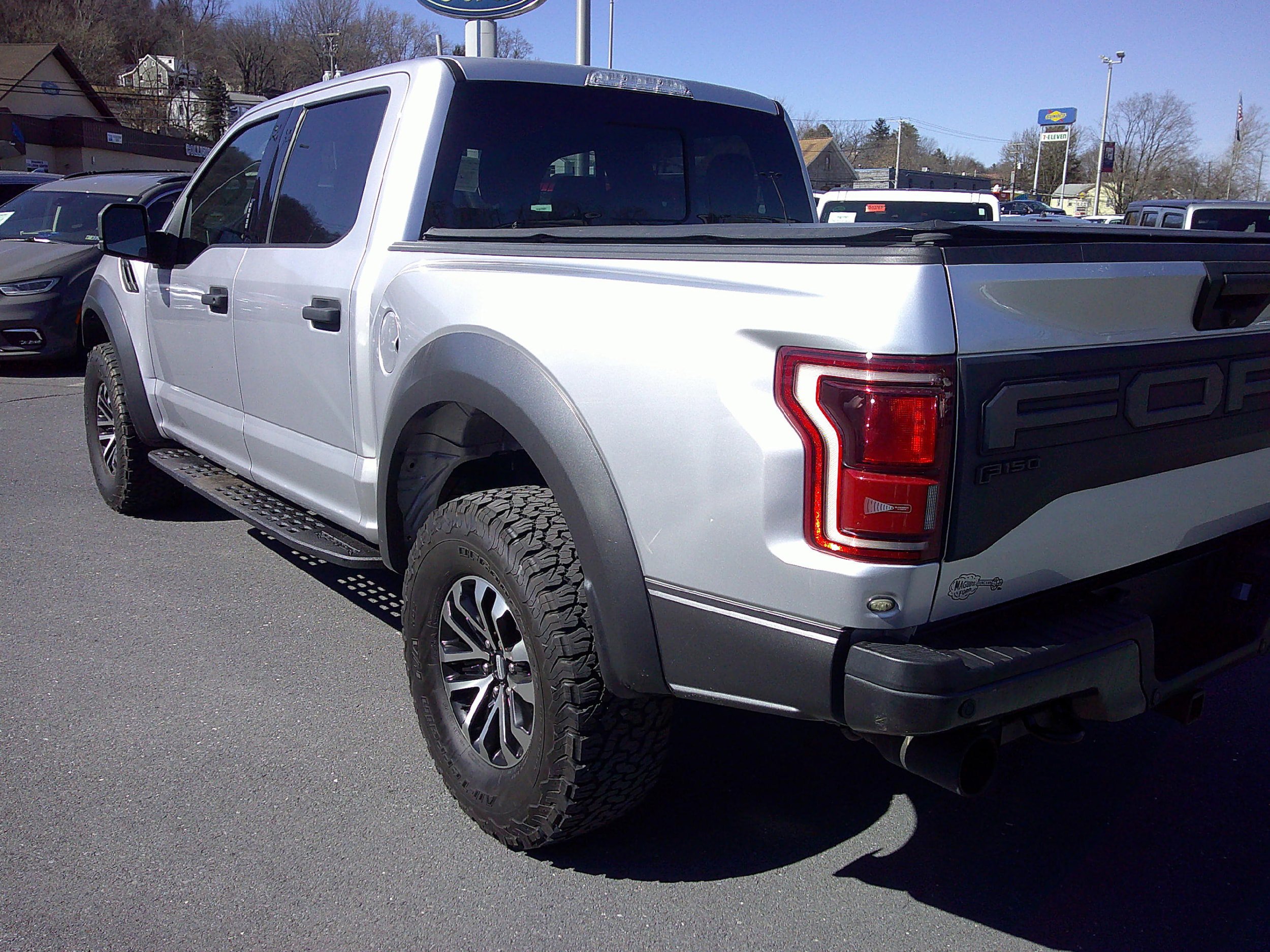 Used 2019 Ford F150 Raptor w/ Equipment Group 801A Mid image 6