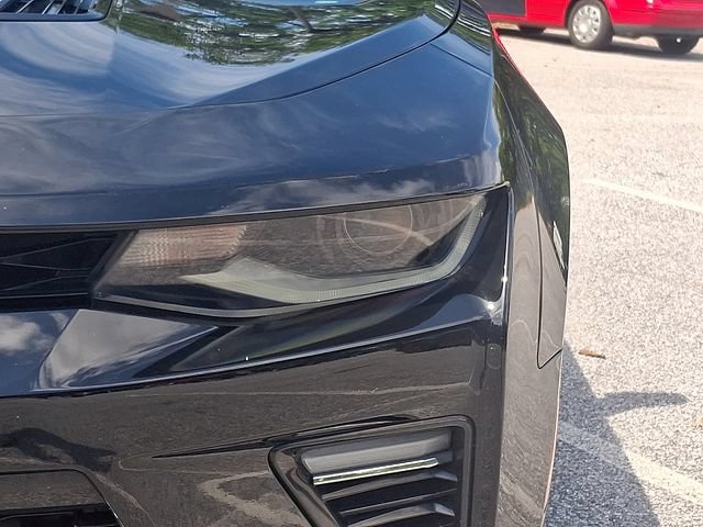 Used 2018 Chevrolet Camaro SS RWD image 9