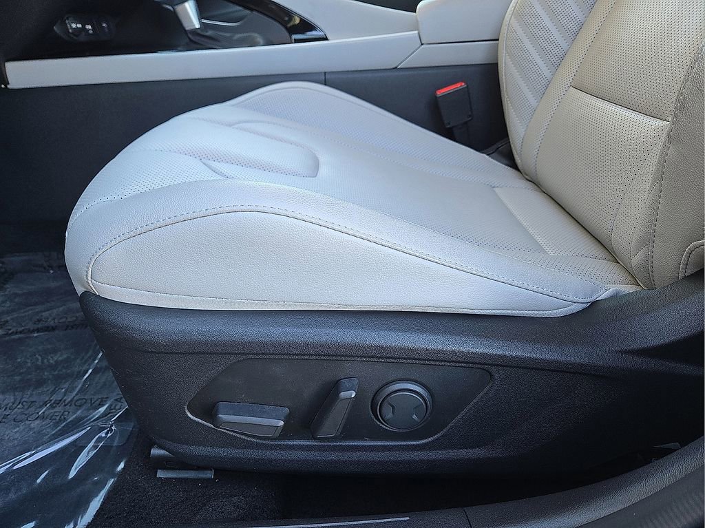 Used 2025 Hyundai Elantra Limited image 25