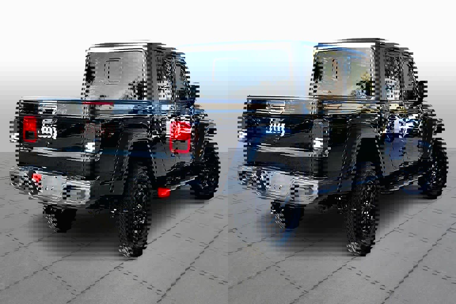 Used 2022 Jeep Gladiator Sport image 12