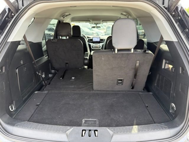 Used 2024 Ford Explorer XLT w/ Equipment Group 202A AWD/4WD image 19