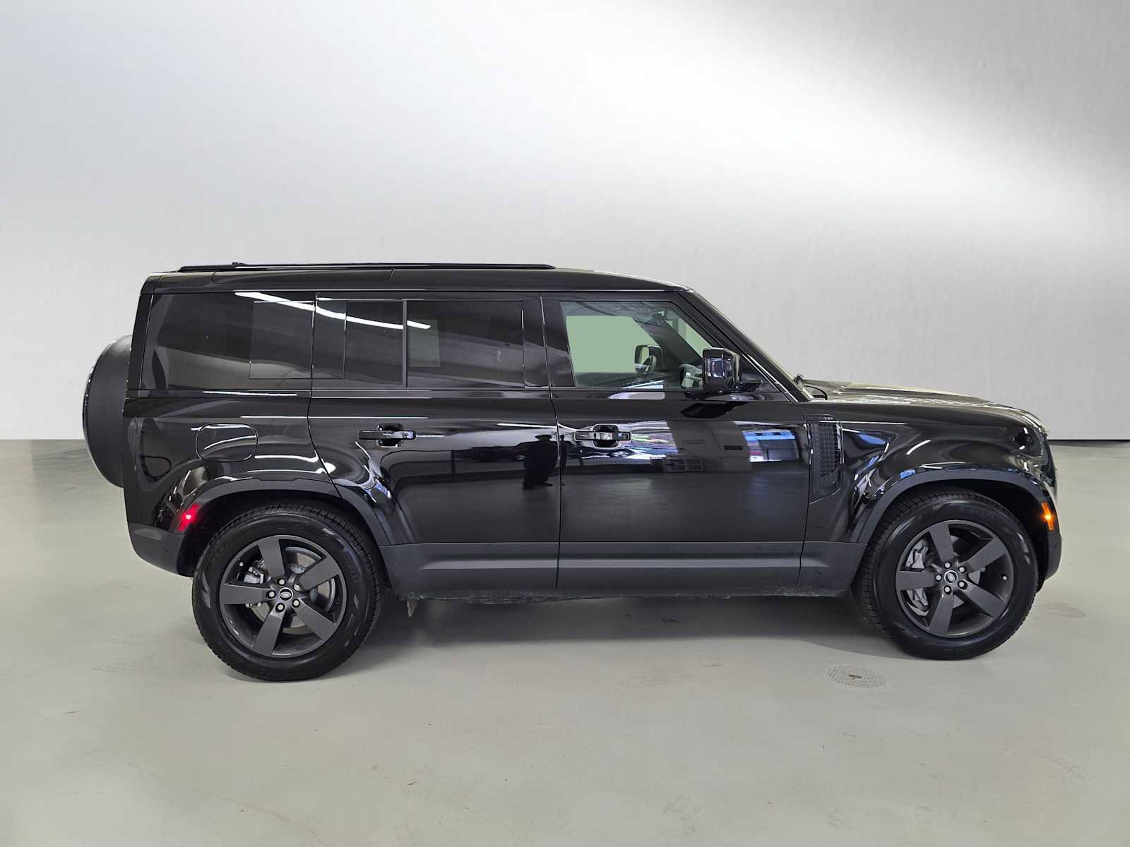 Used 2025 Land Rover Defender 110 S AWD/4WD image 6