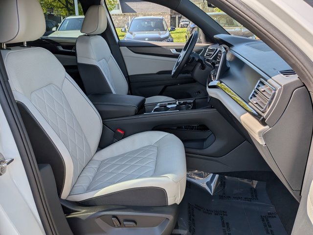 Used 2024 Volkswagen Atlas Cross Sport SEL Premium R-Line AWD/4WD image 24