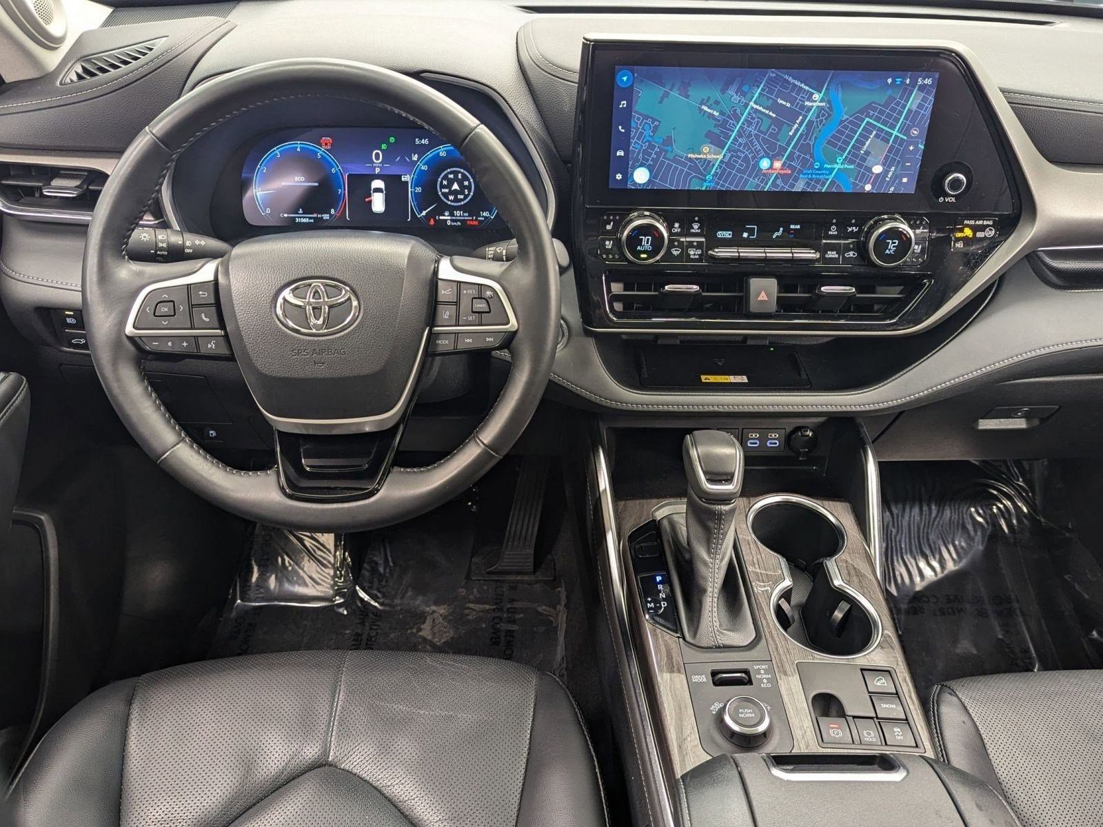 Used 2023 Toyota Highlander Limited image 25