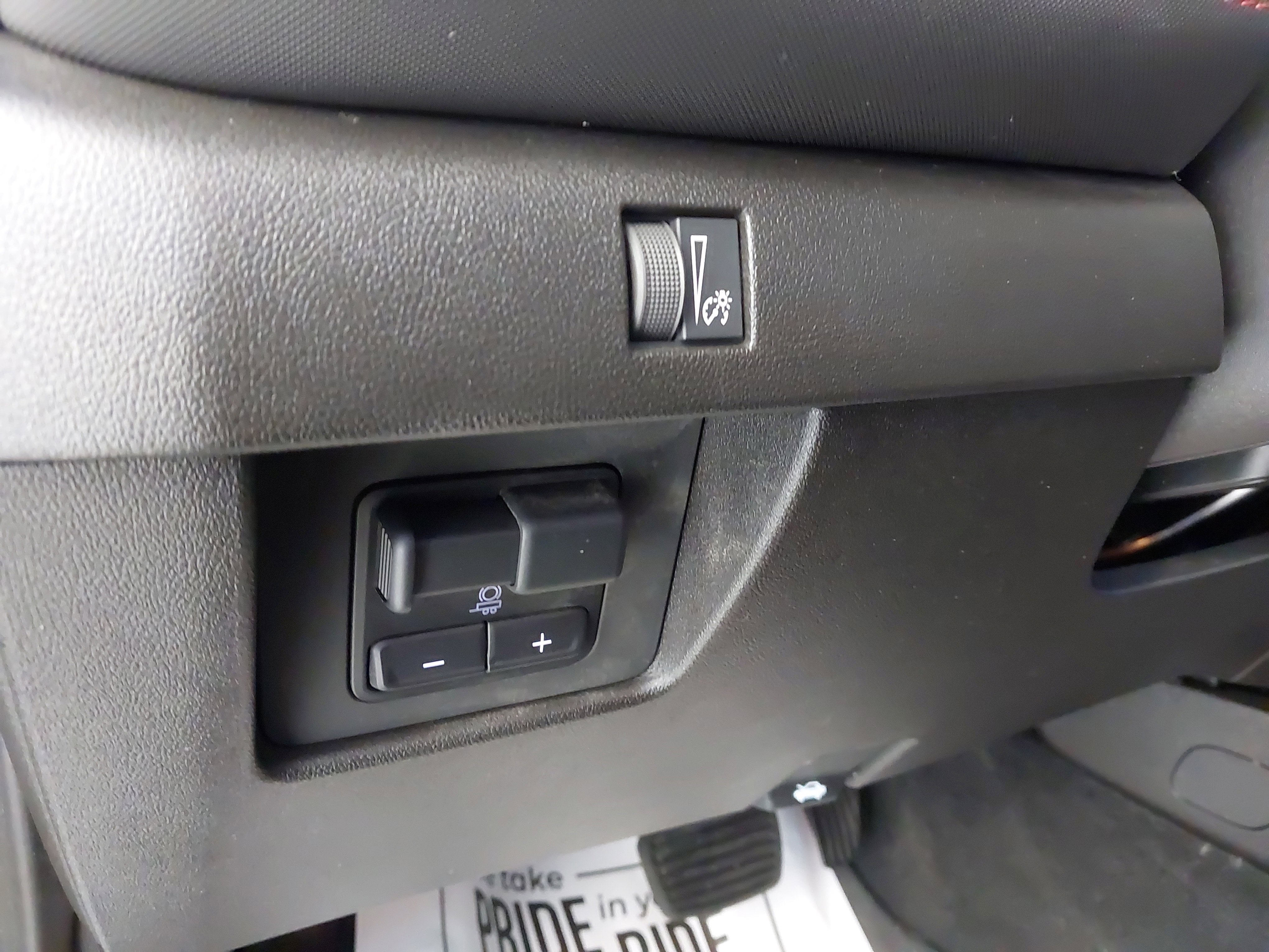 Used 2024 Chevrolet Colorado Z71 w/ Z71 Convenience Package 2 image 24