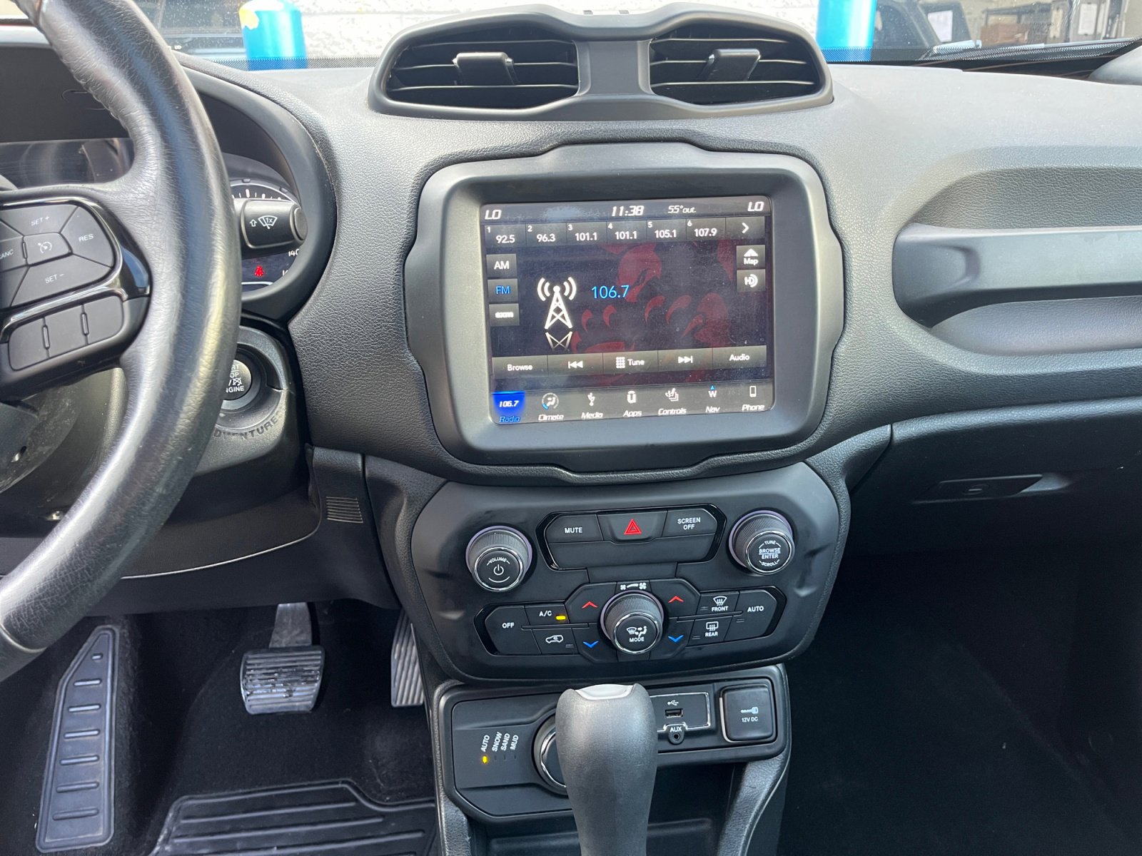 Used 2019 Jeep Renegade Altitude w/ UConnect 8.4 Nav Group AWD/4WD image 23