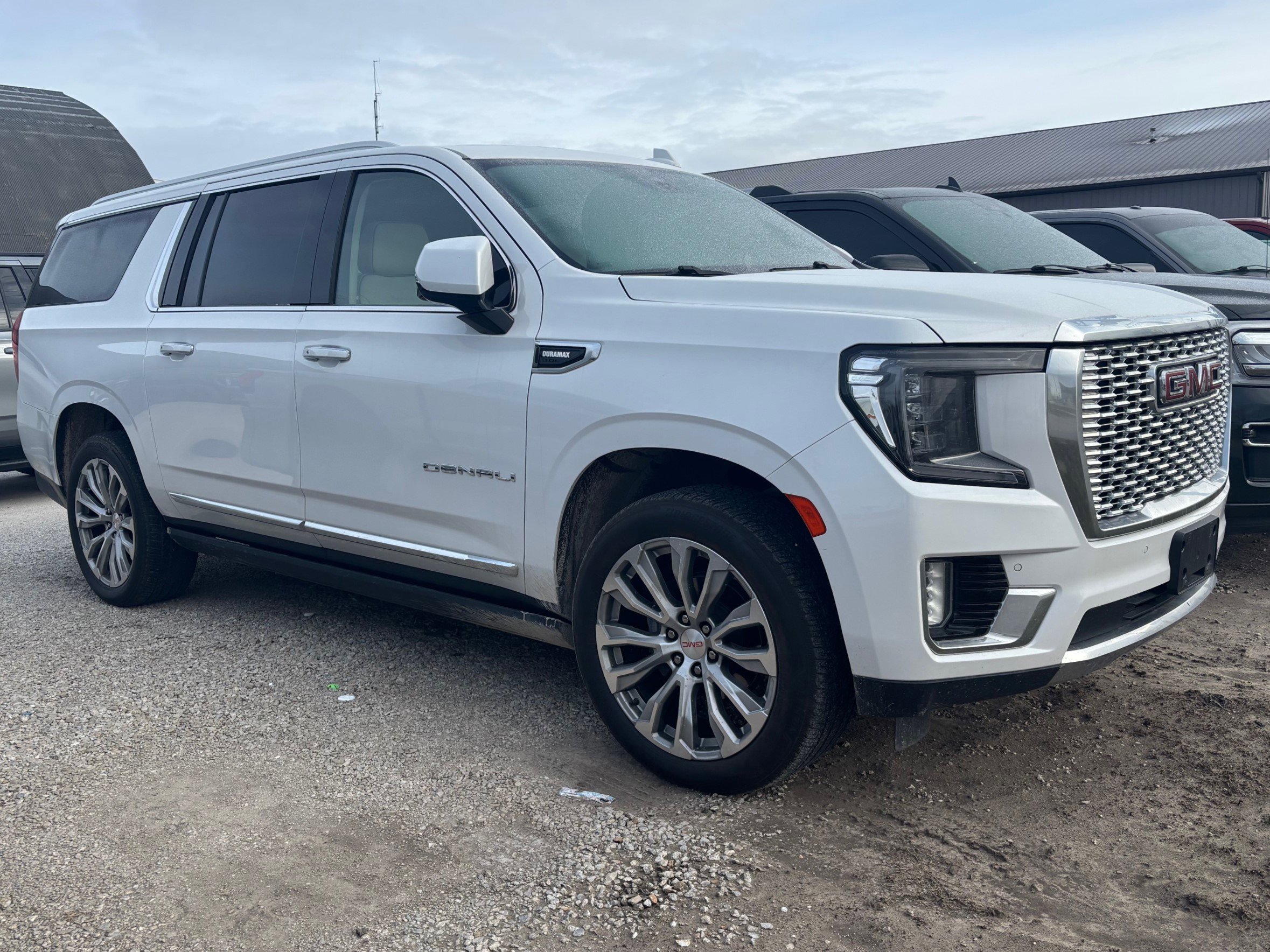 Used 2021 GMC Yukon XL Denali image 3