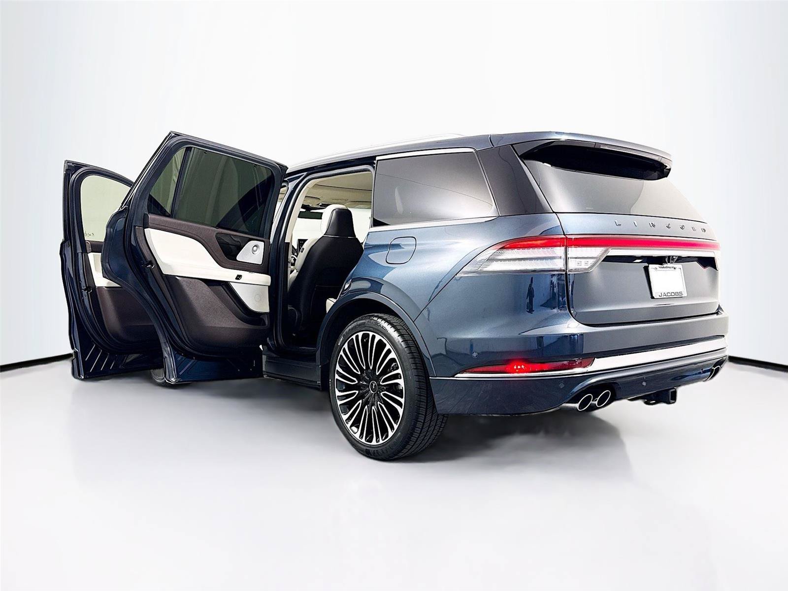 Used 2023 Lincoln Aviator Black Label w/ Dynamic Handling Package AWD/4WD image 48