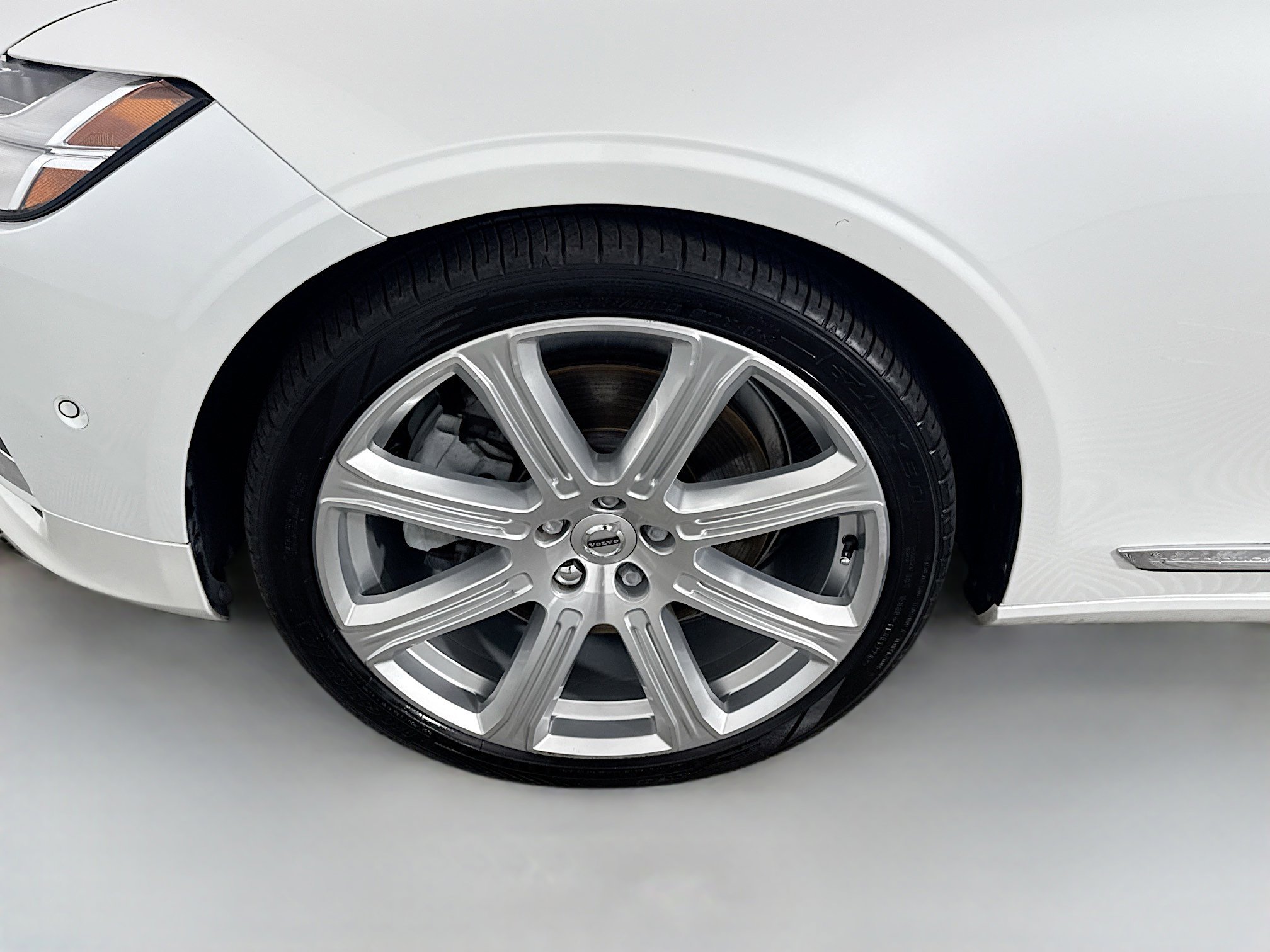 Used 2017 Volvo S90 T6 Inscription w/ Vision Package image 38