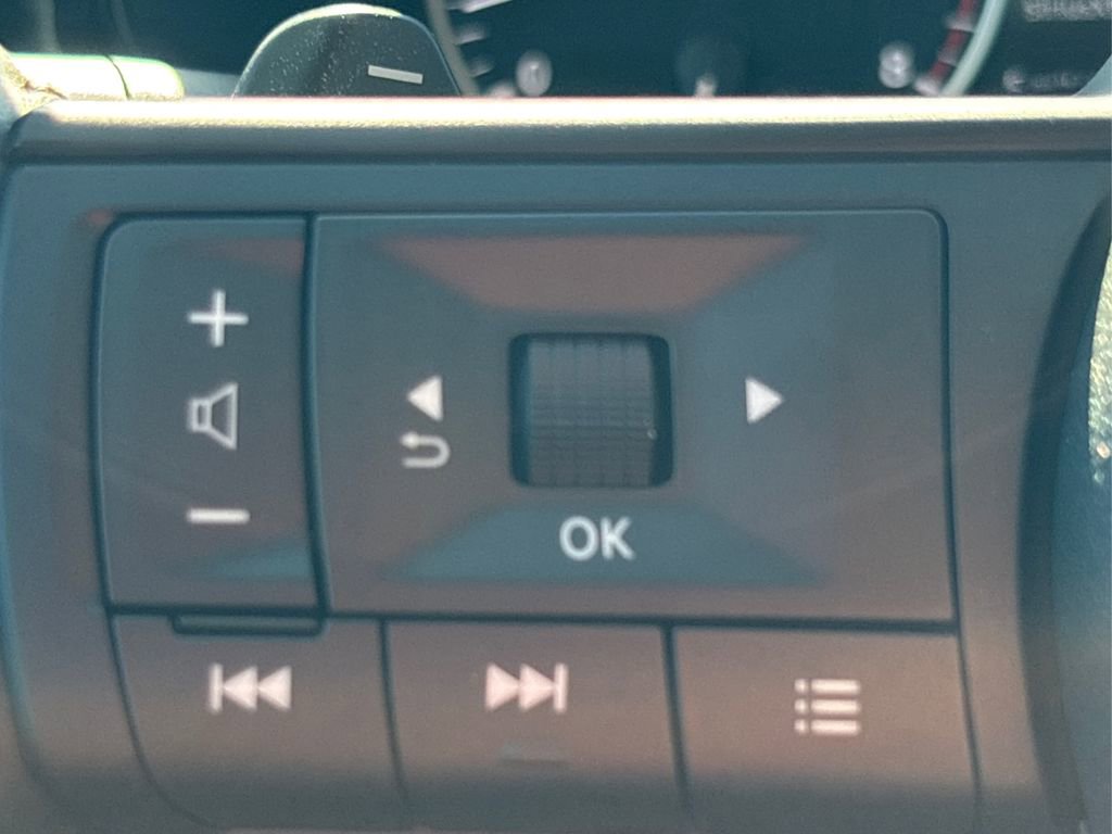 New 2025 Nissan Pathfinder SV w/ Black Appearance Package image 27