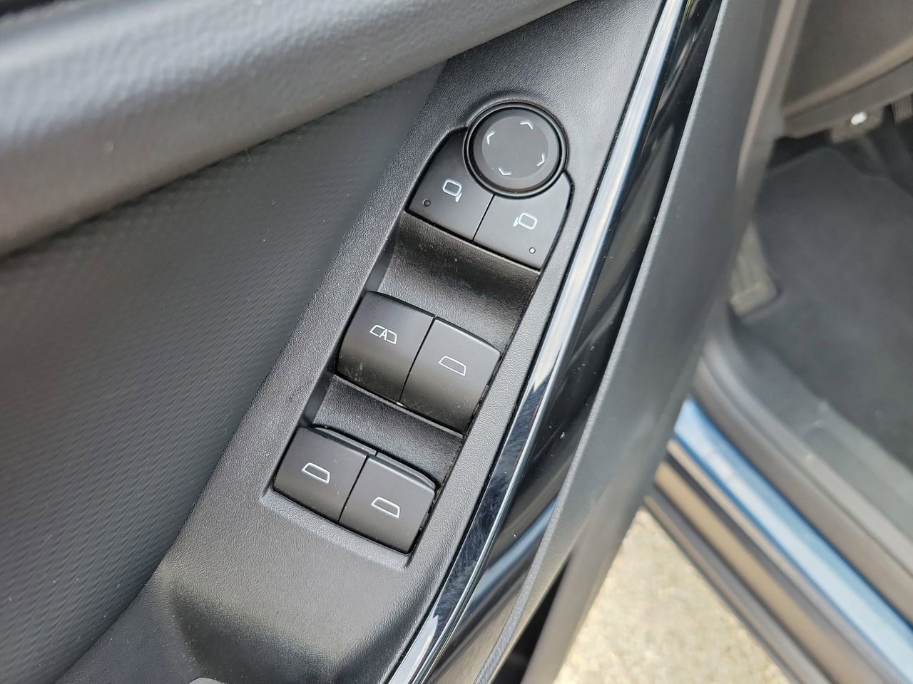 Used 2025 Chevrolet Equinox LT image 13