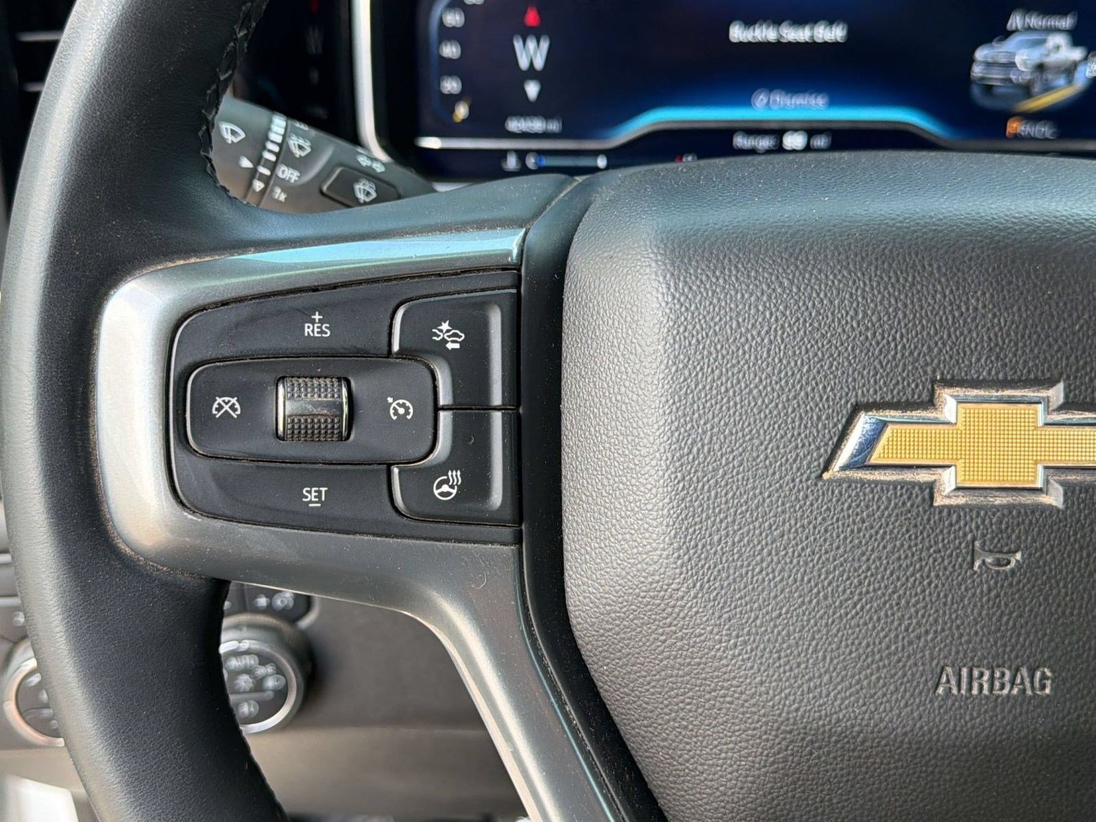 Used 2024 Chevrolet Silverado 2500 LT AWD/4WD image 16