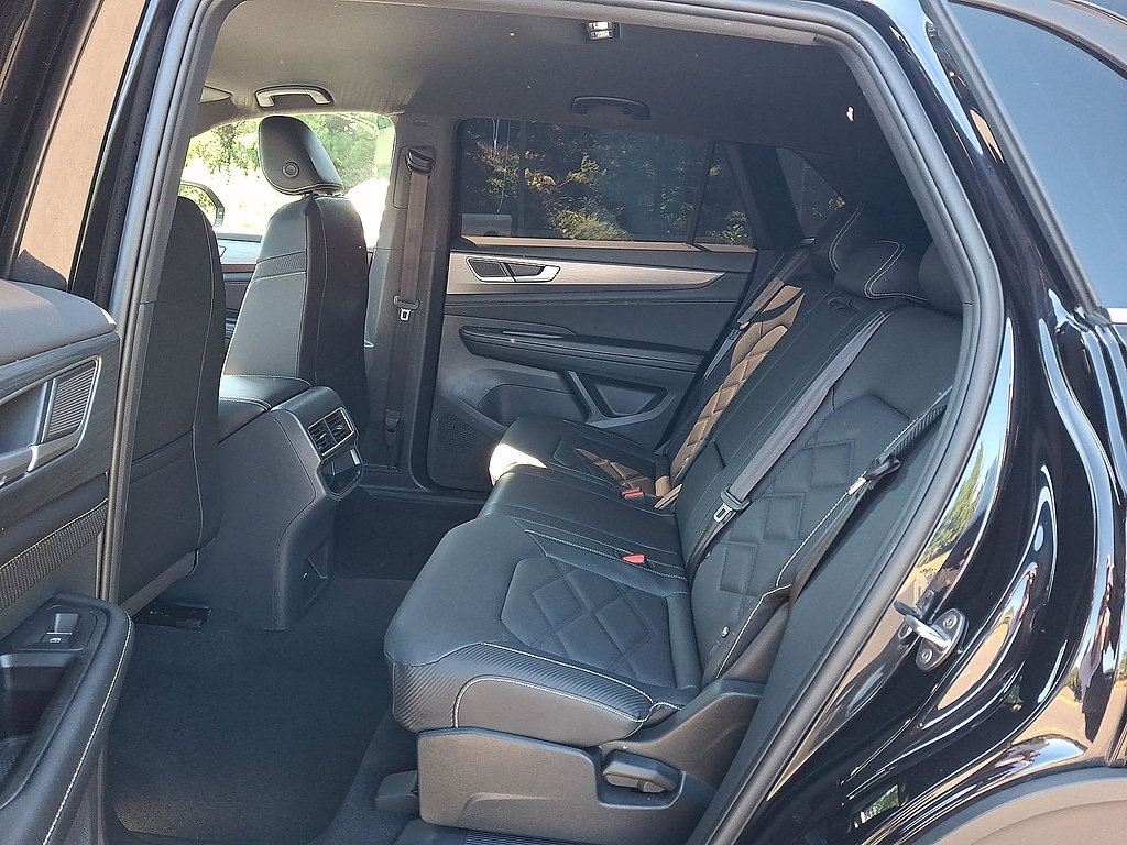 Used 2026 Volkswagen Atlas Cross Sport SE w/ MDO Package AWD/4WD image 13