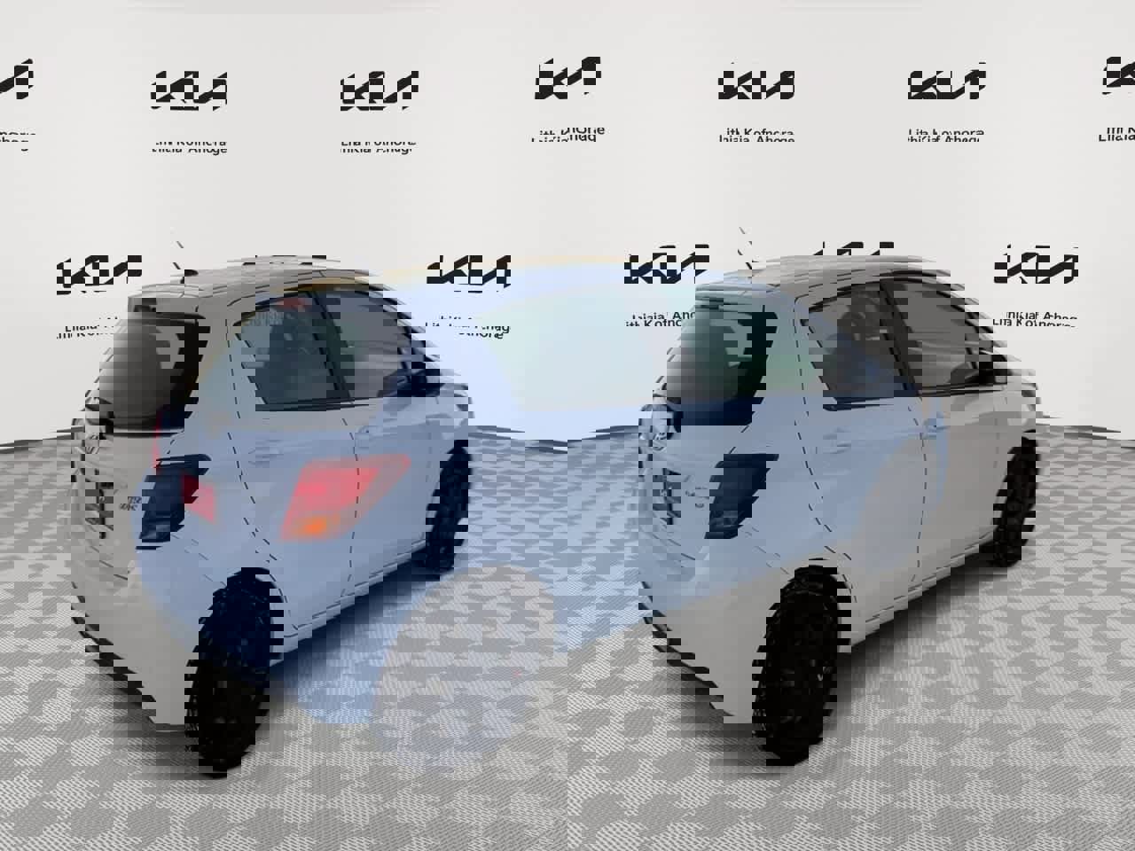 Used 2015 Toyota Yaris L image 8