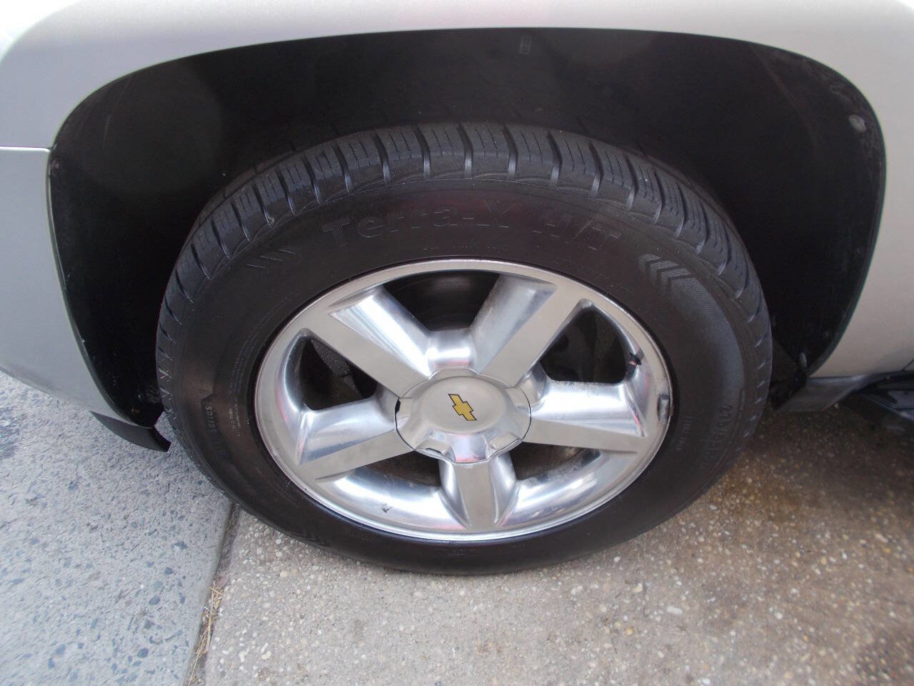 Used 2011 Chevrolet Avalanche LTZ image 8