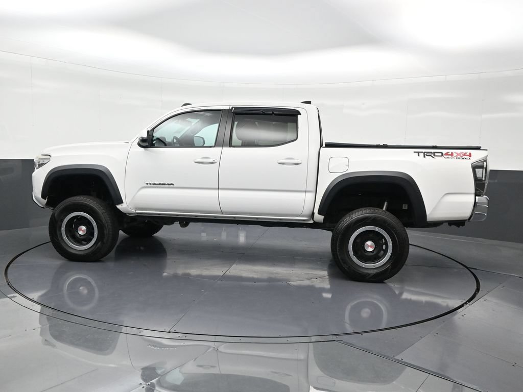 Used 2020 Toyota Tacoma TRD Off-Road AWD/4WD image 2