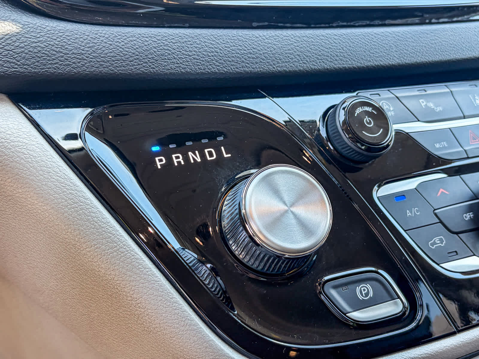 Used 2024 Chrysler Pacifica Touring-L FWD image 19