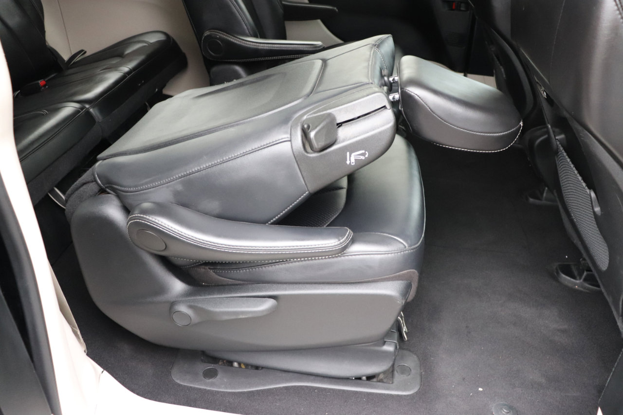 Used 2024 Chrysler Pacifica Limited image 30