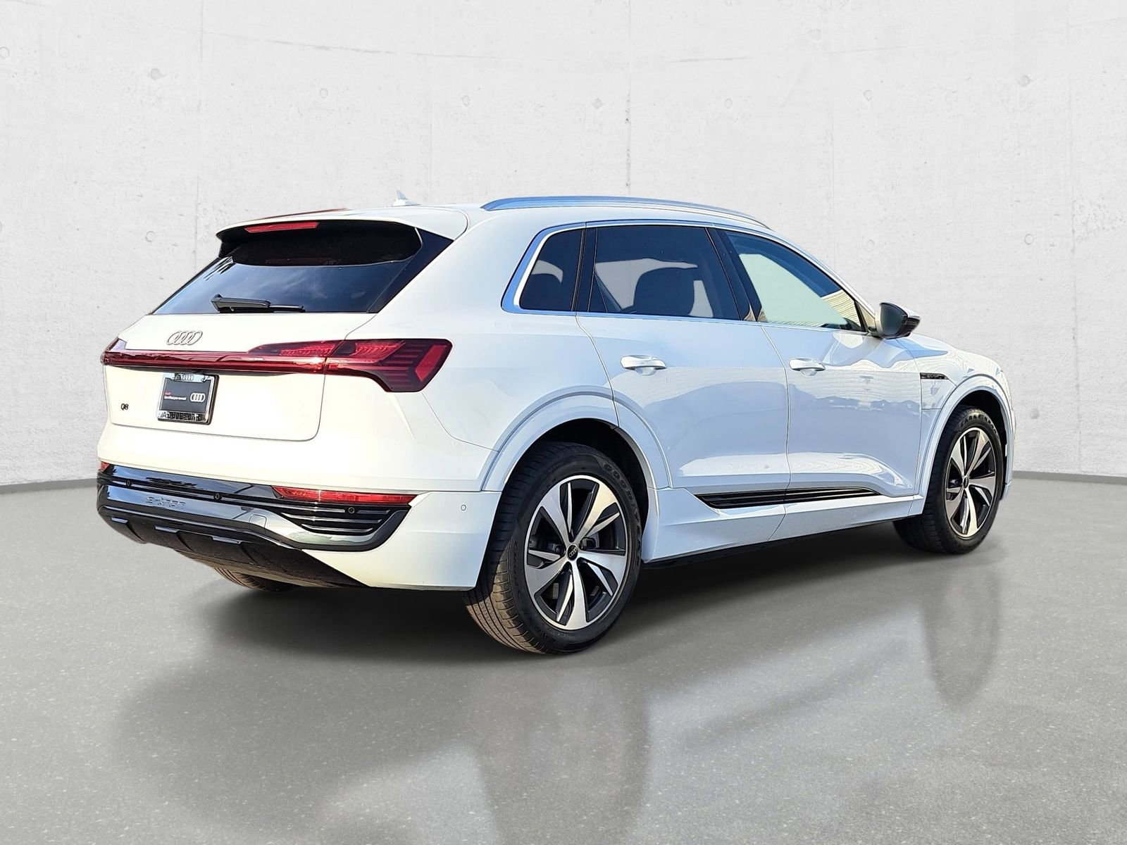Certified 2024 Audi Q8 e-tron Premium Plus w/ Premium Plus Package AWD/4WD image 5