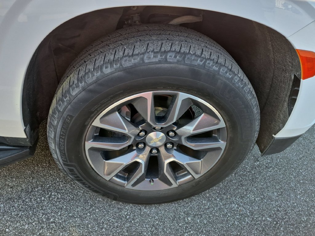 Used 2022 Chevrolet Tahoe LT w/ Luxury Package AWD/4WD image 13