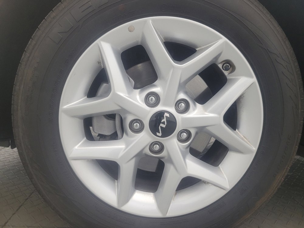 Used 2025 Kia Soul LX w/ LX Technology Package FWD image 31