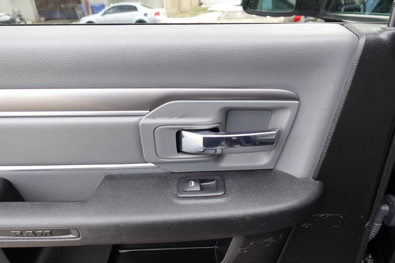 Used 2022 RAM 1500 Classic SLT w/ Electronics Convenience Group image 18